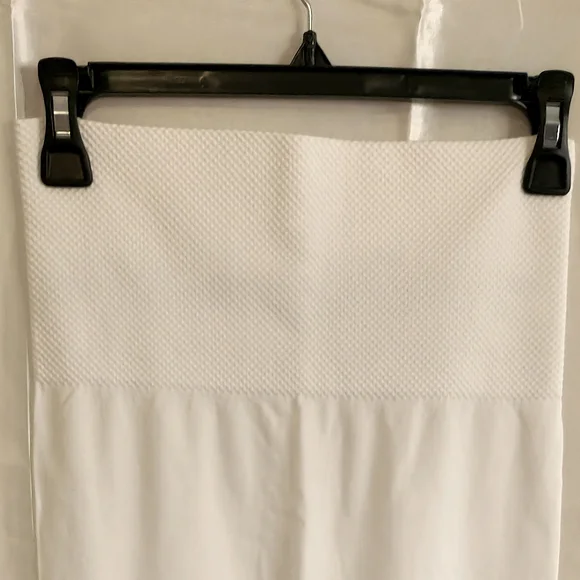 NWT ZENANA OUTFITTERS White control top capri style leggings size L/XL - Picture 2 of 6